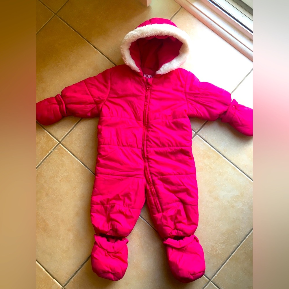 Joe Fresh snowsuit size 3-6m in perfect condition